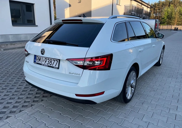 Skoda Superb cena 46000 przebieg: 303000, rok produkcji 2016 z Mielec małe 254